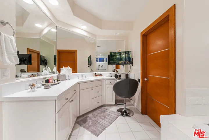 2822 Motor Avenue, Los Angeles, California 90064