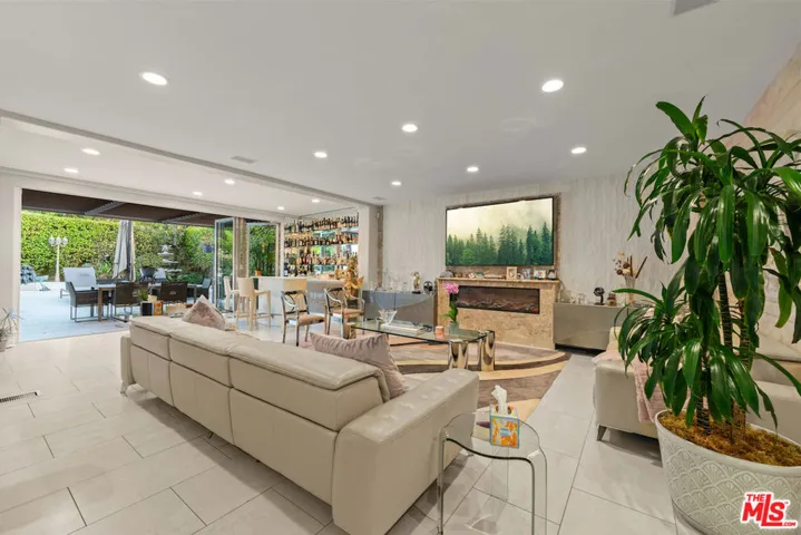 2822 Motor Avenue, Los Angeles, California 90064