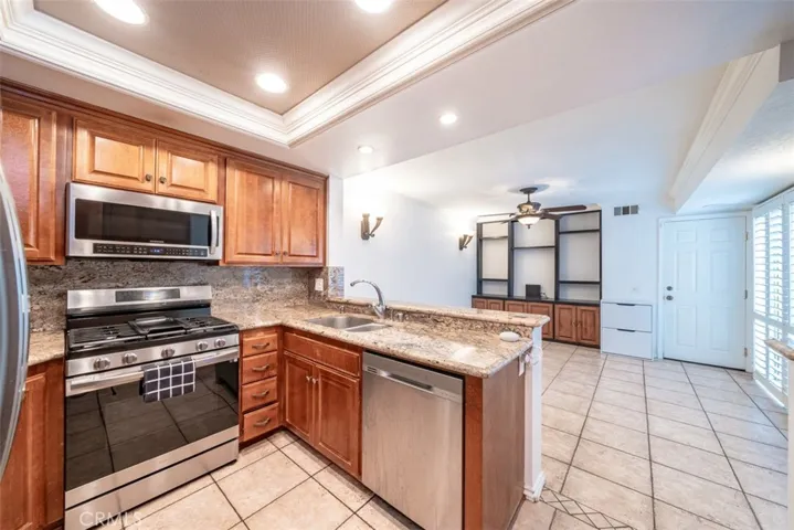 16 Georgetown 8, Irvine, California 92612