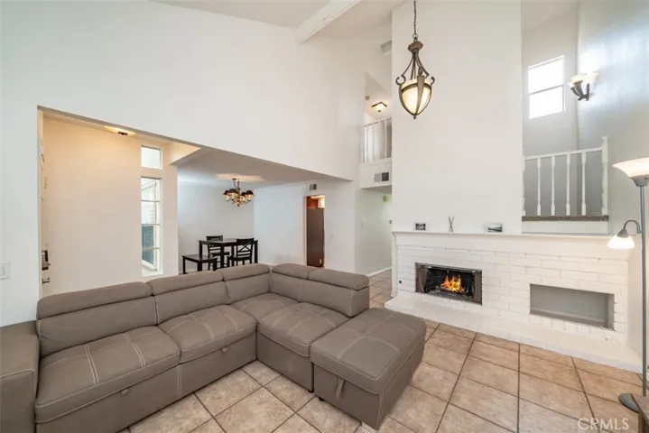 16 Georgetown 8, Irvine, California 92612