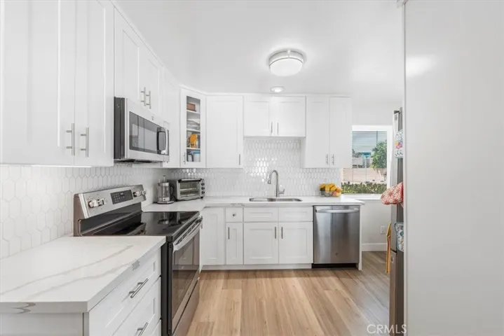 187 W Bay Boulevard, Port Hueneme, California 93041