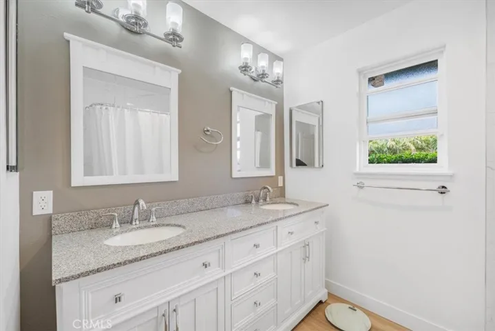 187 W Bay Boulevard, Port Hueneme, California 93041