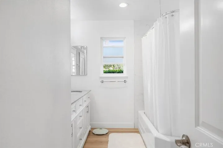 187 W Bay Boulevard, Port Hueneme, California 93041