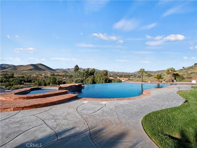 View Pool & Spa