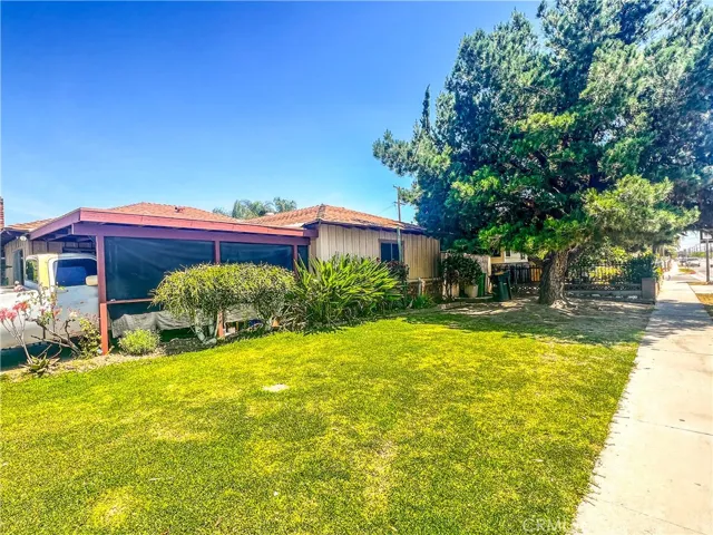 side yard along street