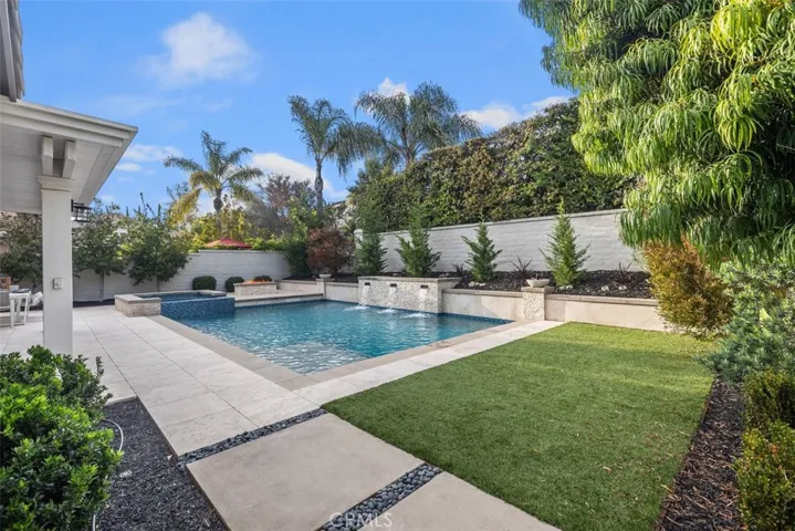 Pool with water features