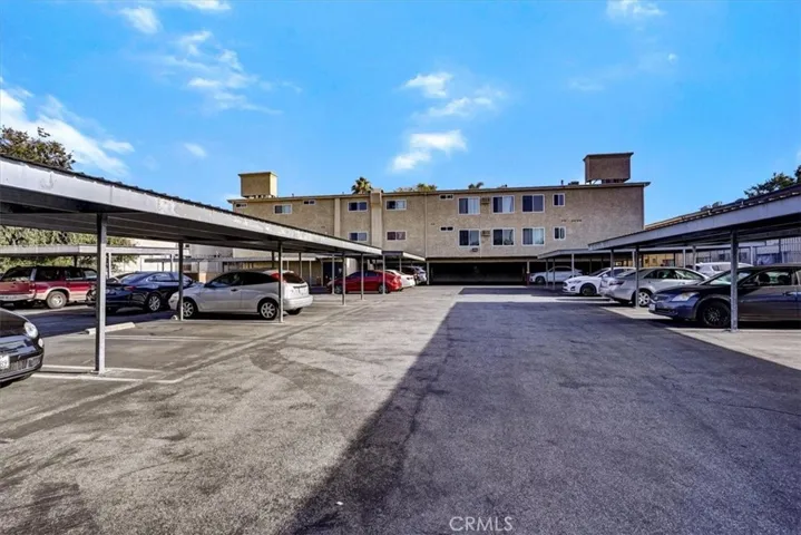 20327 Saticoy Street 203, Winnetka, California 91306