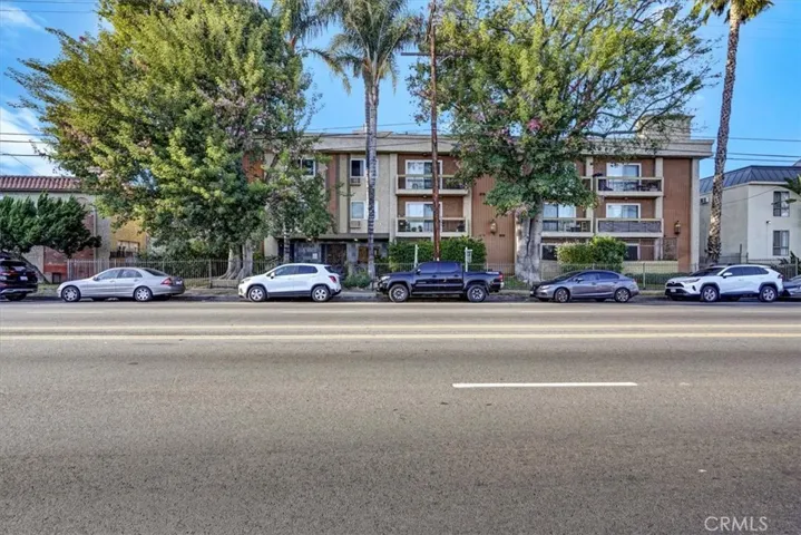 20327 Saticoy Street 203, Winnetka, California 91306