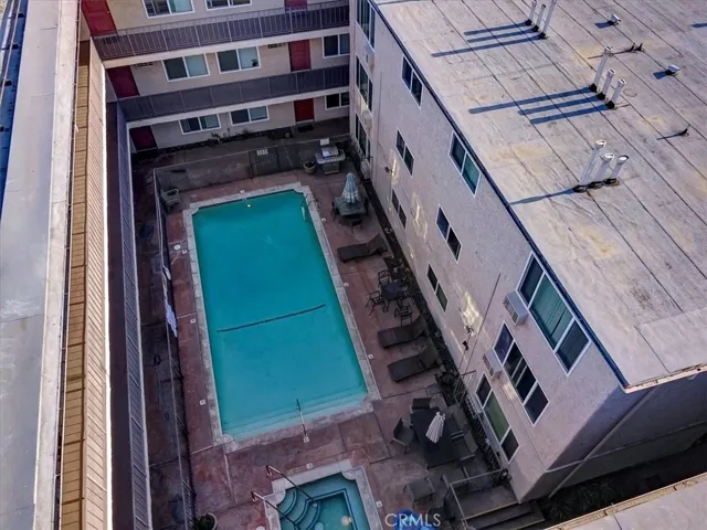 20327 Saticoy Street 203, Winnetka, California 91306