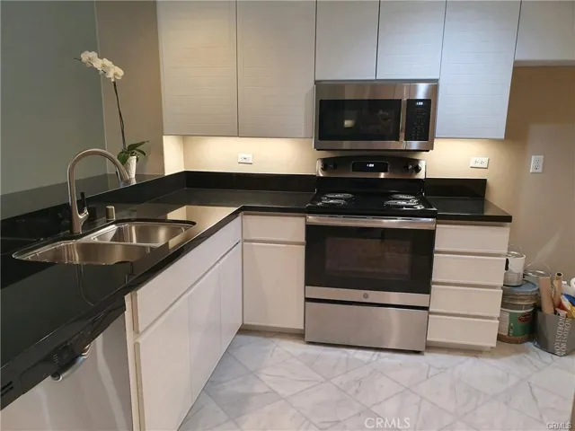 2243 Martin 203, Irvine, California 92612