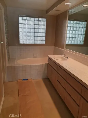 2243 Martin 203, Irvine, California 92612