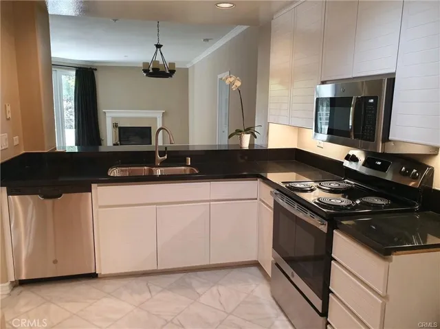 2243 Martin 203, Irvine, California 92612