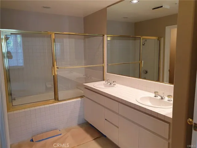 2243 Martin 203, Irvine, California 92612