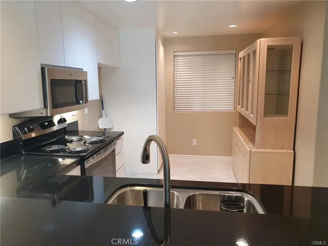 2243 Martin 203, Irvine, California 92612
