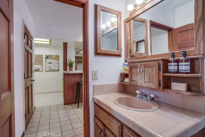 Bathroom off Familyroom