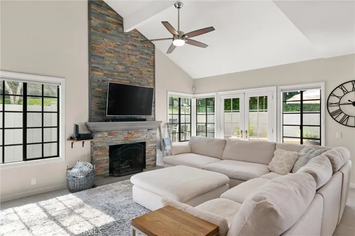 Light and bright living room with lots of windows