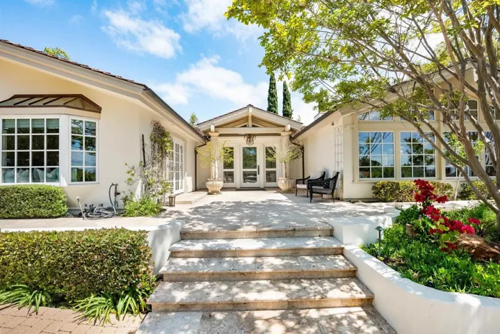 17122 Via De La Valle, Rancho Santa Fe, California 92067