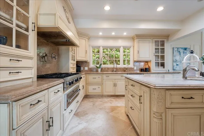 17122 Via De La Valle, Rancho Santa Fe, California 92067