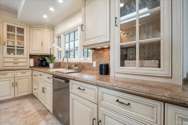 17122 Via De La Valle, Rancho Santa Fe, California 92067