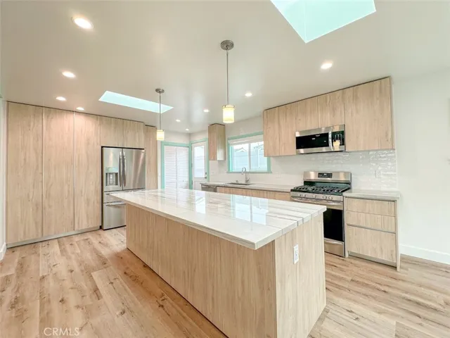 225 S Guadalupe Avenue, Redondo Beach, California 90277