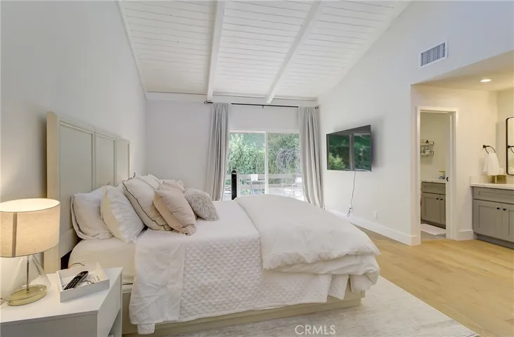 4834 Balboa Avenue B, Encino, California 91316