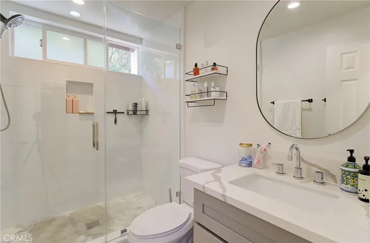 4834 Balboa Avenue B, Encino, California 91316