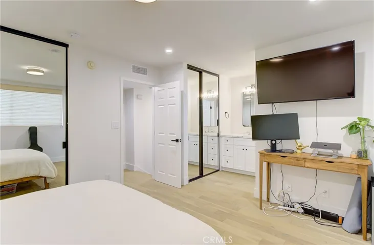 4834 Balboa Avenue B, Encino, California 91316