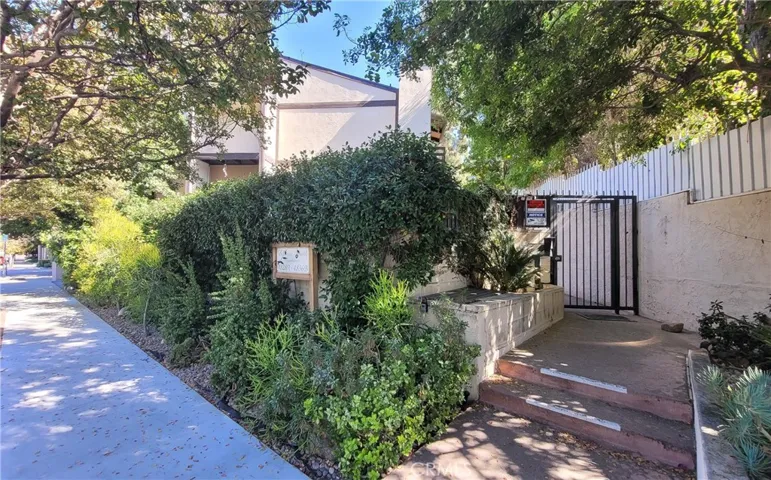 4834 Balboa Avenue B, Encino, California 91316
