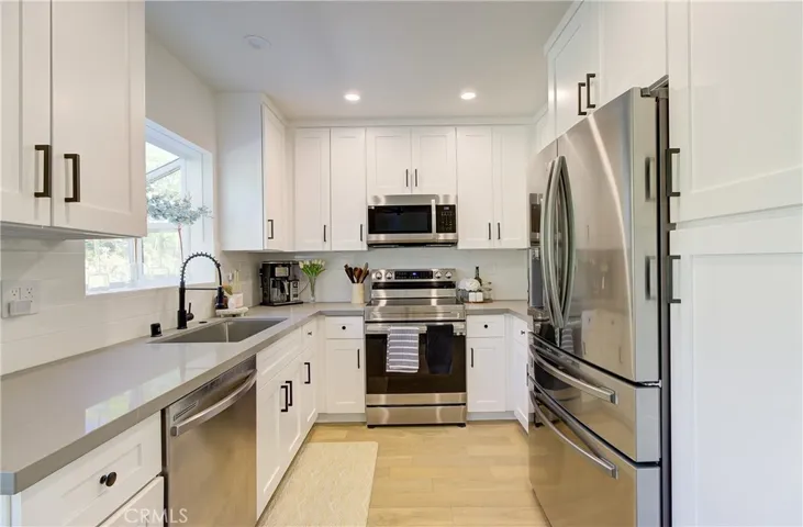 4834 Balboa Avenue B, Encino, California 91316