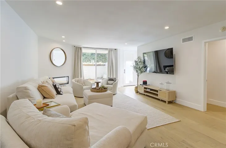 4834 Balboa Avenue B, Encino, California 91316