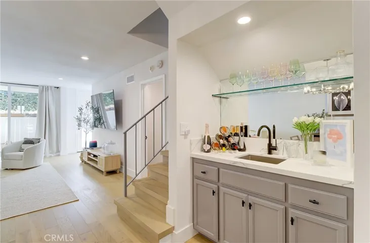 4834 Balboa Avenue B, Encino, California 91316