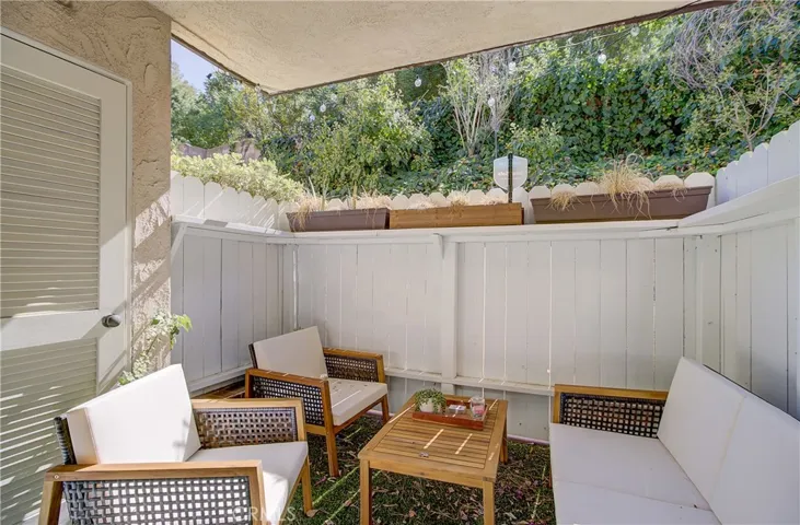 4834 Balboa Avenue B, Encino, California 91316