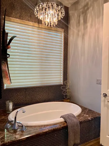 39552 Majorca S_39_primary bathroom
