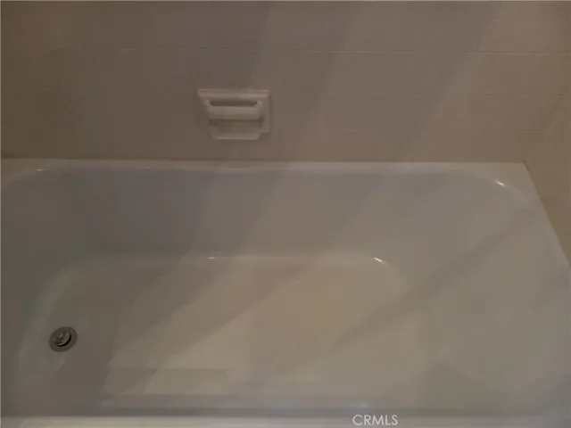 Hall Bath Tub