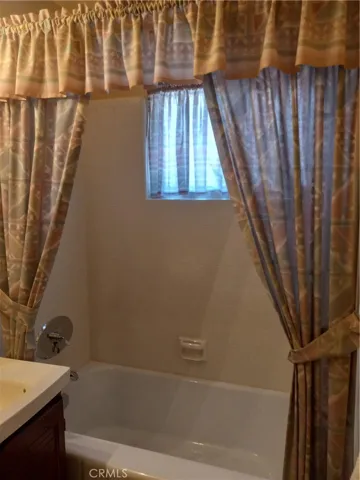 Hall Bath Tu/Shower Combo