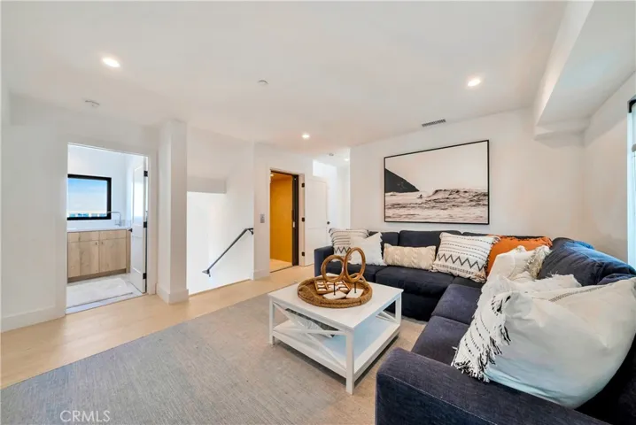 317 E Bay Avenue, Newport Beach, California 92661