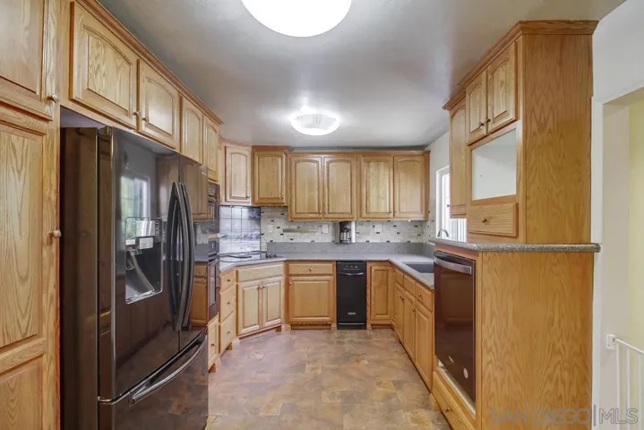 830 Midway Drive, Alpine, California 91901