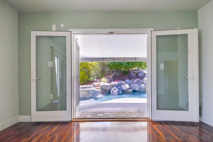 830 Midway Drive, Alpine, California 91901