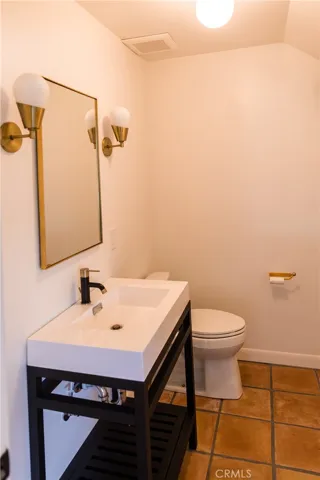 1107 W Memory Lane 15a, Santa Ana, California 92706