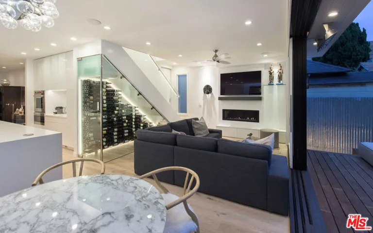 624 Santa Clara Avenue, Venice, California 90291