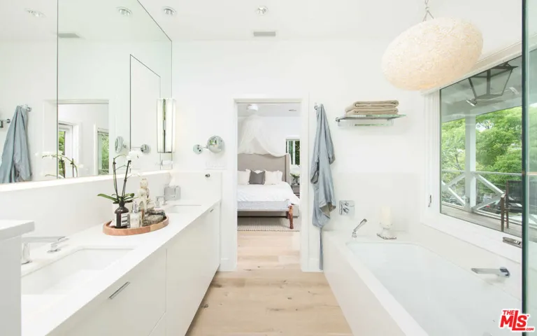 624 Santa Clara Avenue, Venice, California 90291