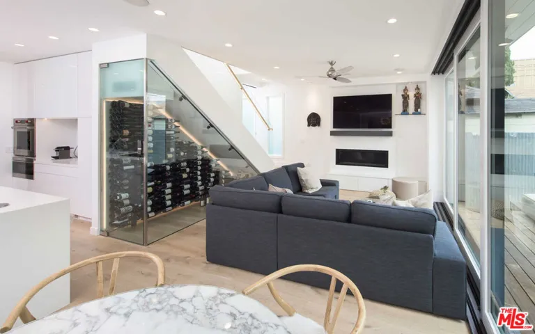 624 Santa Clara Avenue, Venice, California 90291