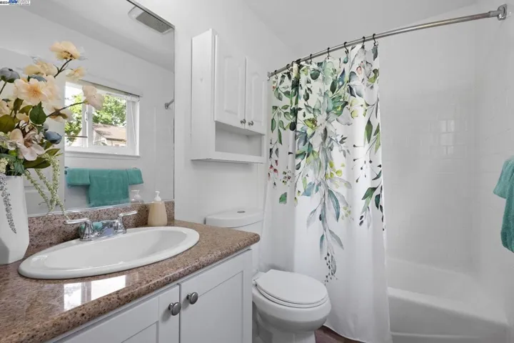 1590 Yardley St, Santa Rosa, California 95403