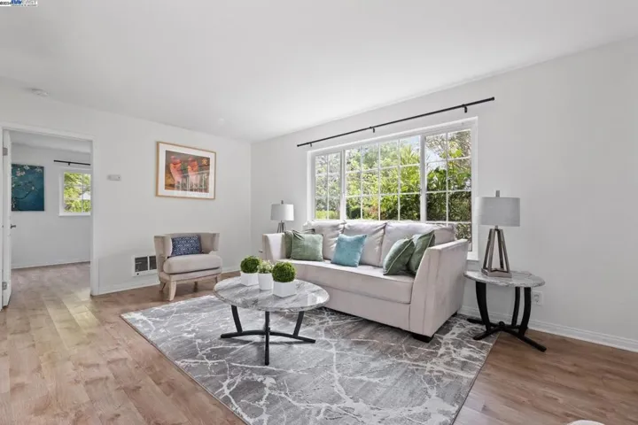 1590 Yardley St, Santa Rosa, California 95403