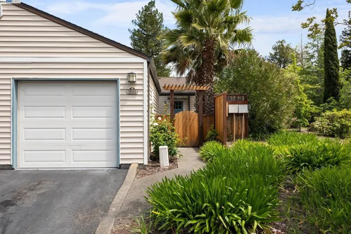 1590 Yardley St, Santa Rosa, California 95403