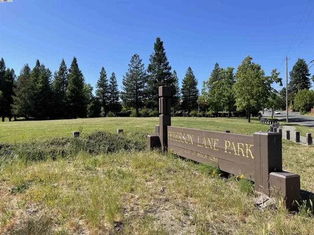1590 Yardley St, Santa Rosa, California 95403