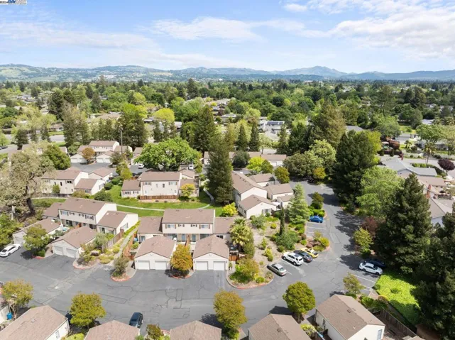 1590 Yardley St, Santa Rosa, California 95403