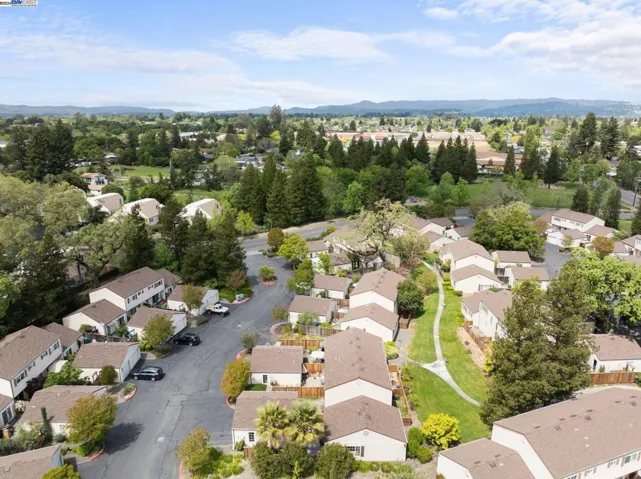 1590 Yardley St, Santa Rosa, California 95403