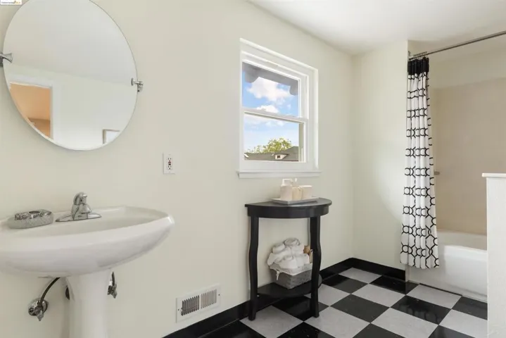Upstairs full bath