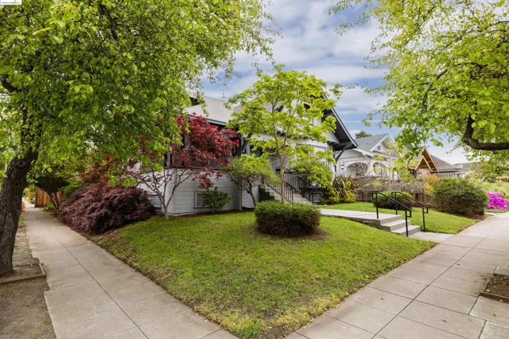 Great corner lot location